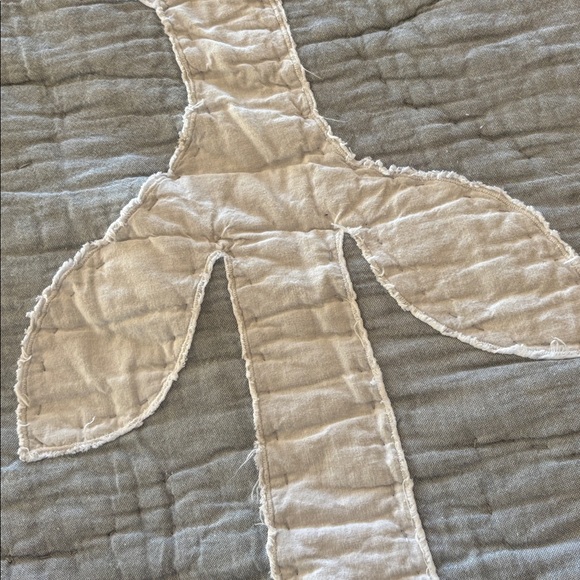 Pottery Barn Blue appliqué quilt king and one king sham - Picture 3 of 7